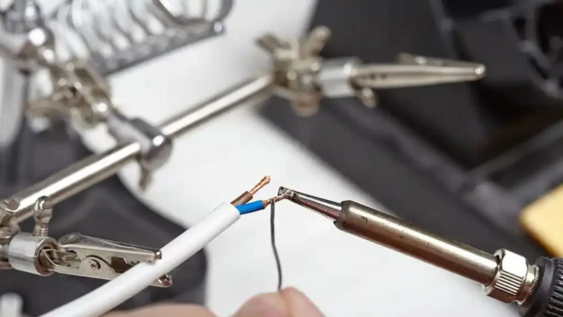 Estañado para partes de cobre para usos eléctricos: protección y conductividad