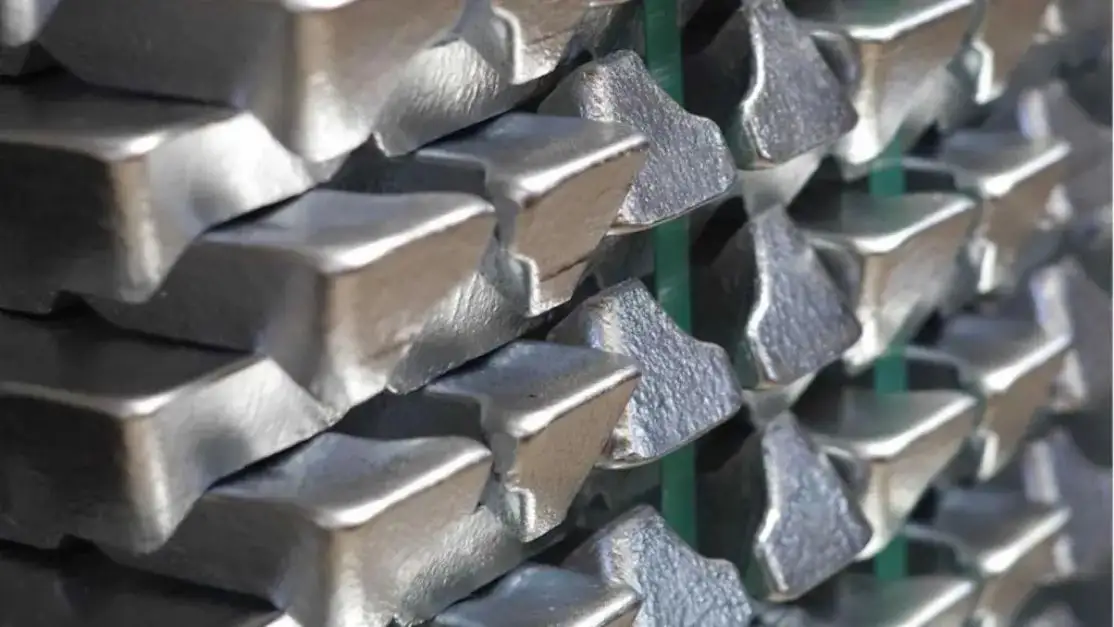 Componentes industriales tratados con pasivado de zamak con acabado uniforme y protector