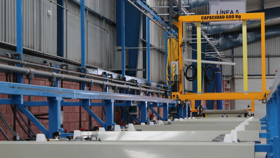 Línea de electrodepósitos, diseñada para realizar recubrimientos galvánicos, uno de los tratamientos superficiales más utilizados